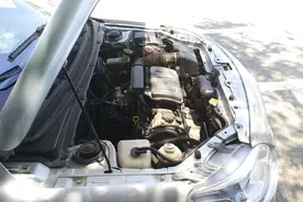 汽车没电打不着火咋办？别急着叫拖车！学会这样做，轻松启动图片