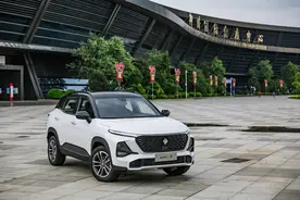 汽车下乡补贴 买车更划算 6万多开走智能安全的新宝骏RS-3图片