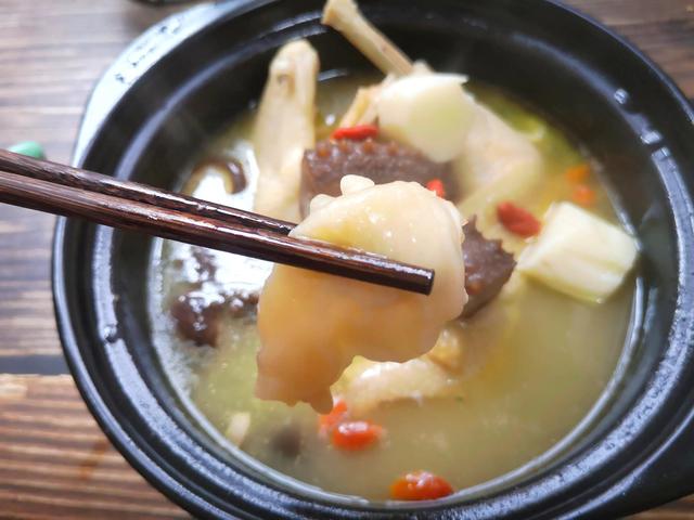 花胶海参鸡汤功效 2026年花胶海参鸡汤功效与禁忌