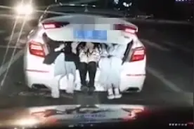 浙江三个女生做后备箱拍视频 引起交警注意视频封面