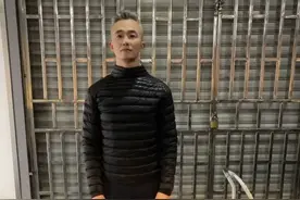 50岁主持人程雷晒近况，身材消瘦像纸片人，因肝病头发花白图片