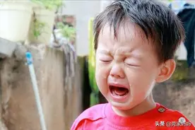 2-3岁的宝宝，别再要求他做4件事，孩子强迫式成长的苦衷你知道吗图片