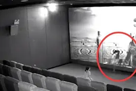 “熊孩子”踢坏影院巨幕需赔18万？警方通报！一块IMAX屏幕到底多少钱？图片