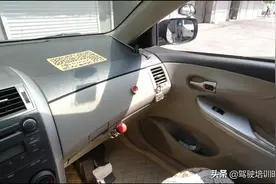 向右后侧倒入车位练习中常见的问题图片