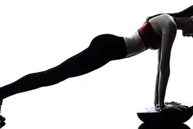 做平板支撑时肌肉发抖，三个方法增加秒数图片