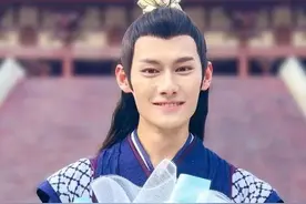 嚣张黑粉跟踪到家还拍门国骂，他真的快崩溃了图片