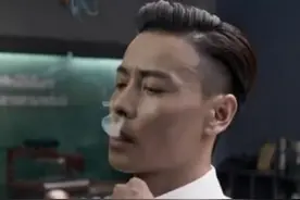 抽烟的最高境界，刘德华烟灰不掉，王宝强没5年学不会图片