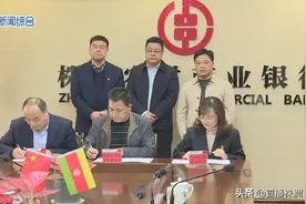 拥军优抚 军人开车加油可享优惠图片