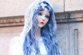 整形狠人：108刀割成芭比娃娃，比玩偶还精致，却被素颜吓到了图片