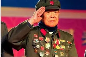 抗战老兵隐姓埋名40年，借钱住院后真实身份曝光，获副师级待遇图片