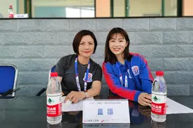 22岁最美女足退役，父亲矛头直指申花教练：女儿在她手下很压抑图片