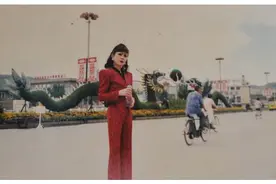 61岁老头男扮女装30年，身家100万却遭妻女断绝关系，老无所依图片