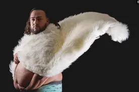 妻子拒绝拍孕照，丈夫决定亲自上阵，网友：这完全是本色出演图片