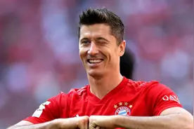 莱万认输，争夺金球奖没戏了：输给史上最佳梅西，我心服口服图片