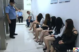 警方整治复杂场所，两天抓了354人，多对男女涉黄现场被抓图片