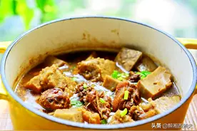 中秋月圆，鸭肉肥嫩甘鲜，香芋焖番鸭绵软粉糯鲜甜助你家圆人更圆图片