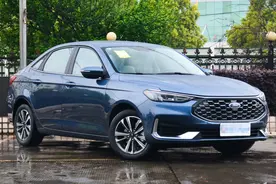 9.08万起新一代福睿斯上市，不惧销量下滑坚持3缸，福特真硬气图片