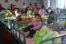 “常午睡”和“不午睡”的孩子，长大后哪个聪明？差距可不是一点图片