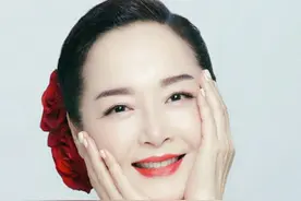 恬妞：1婚被富豪骗婚，2婚遭万梓良抛弃，今62岁依旧相信爱情图片