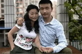 23岁小伙与46岁阿姨相恋，60天便闪婚，5年过去仍恩爱如初图片