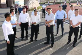 办好人民满意的教育！惠安县政府主要领导调研荷山中学图片