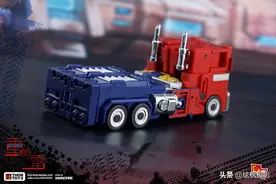 「变形金刚 - X2TOYS」 擎天柱 1/2图片