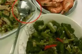 老婆发来一张在家里吃饭的照片，我看完明天就离婚！到底是为啥？图片