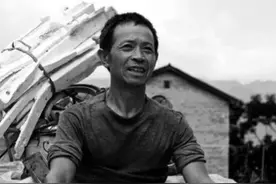 “废品皇帝”乔保锋，拾荒10年成千万富翁，娶三个老婆为其生6子图片