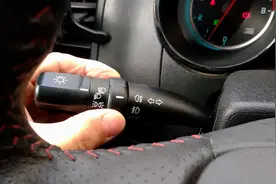 孕妇考科目四太紧张呕吐不止！车管所为她开启绿色通道，仅用21分钟就通过考试图片