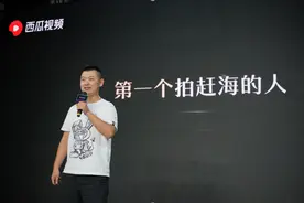 “带薪摸鱼”第一人，被近百万人围观，他却时常摸了个寂寞……青岛网友惊呼：这不就是我吗图片
