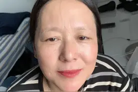 60岁女人要避免“大妈感”，教你化妆的3个步骤，赢得简单漂亮图片