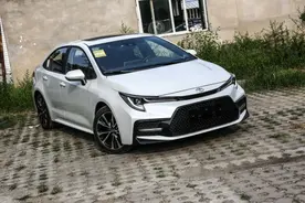 一箱油跑1千公里，丰田雷凌双擎2个月卖出1万多辆，适合跑滴滴图片