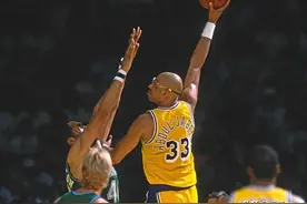 盘点NBA75周年伟大中锋：天勾第1鲨鱼第2，现役只有霍华德进前10图片