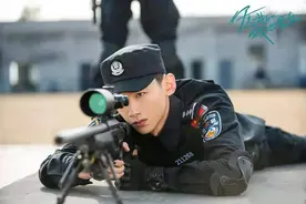 白敬亭也被韩国人偷了！抄袭剧照还篡改警服，奖杯汉服样样不放过图片