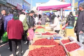 平南镇：热热闹闹赶集市  欢欢喜喜过大年图片