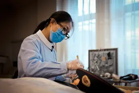 一个给尸体化妆的女孩子，每月工资2万元，有人敢娶她吗？视频封面