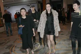 钟丽缇穿皮草也没挡住一身肉，比例完美曲线婀娜，还挺美的图片