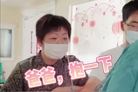 江苏妈妈生下女儿，丈夫和婆婆抢着抱，网友笑呼：奶奶不懂事图片
