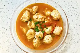 在家自制番茄鸡肉丸子，汤汁浓郁，丸子入味，用料简单一看就会图片