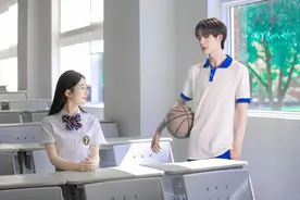 赵丽颖王一博王炸姐弟，我来脑补一出从校园到婚纱的甜甜爱情故事图片