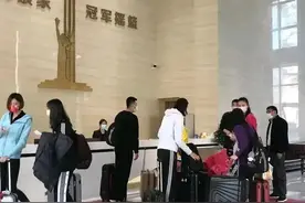 女排4将和李童同框故事，漳州集训引猜测，天才庆生又遭年龄质疑图片