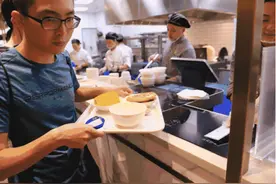 腾讯食堂照片“曝光”，揭开职场残酷真相：越强大世界对你越公平图片