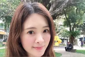 小s泣不成声悼念刘真，半年内痛失两位挚友，回顾康熙点滴引泪目图片