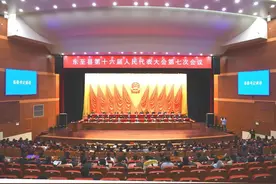 县十六届人大七次会议胜利闭幕 李明月讲话 洪克峰当选为县人民政府县长图片