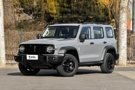 热销的四驱大SUV，城市舒服能越野，2.0T自动挡，带你看坦克300图片