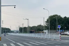 那些路上的隔离护栏，设置得合理吗？图片