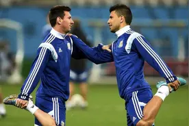 足球场上的兄弟情，巨星之间的友谊既感人又搞笑图片