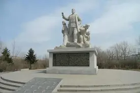 从东方红到太阳升 | 青山中的丰碑——林业三师纪念雕塑图片