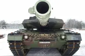 军事对联，上联：钱多莱茵金属；下联：钱少莱阳钢管，求横批图片