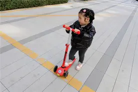 酷骑V1发光滑板车体验：能玩到10岁的滑板车图片